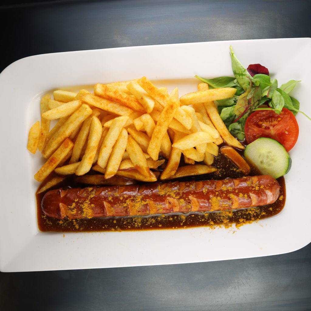 Currywurst Pommes